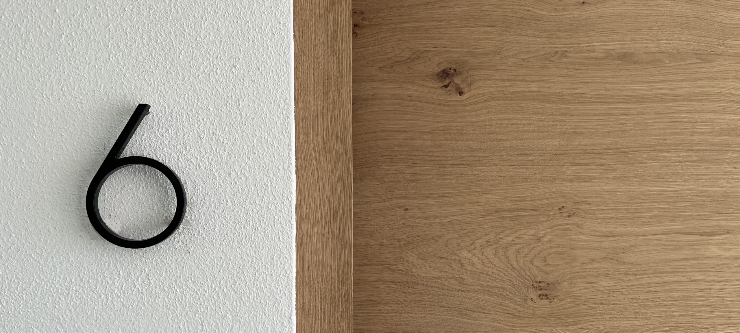 Seehaus Apartment, Detailansicht Türe mit Zimmernummer