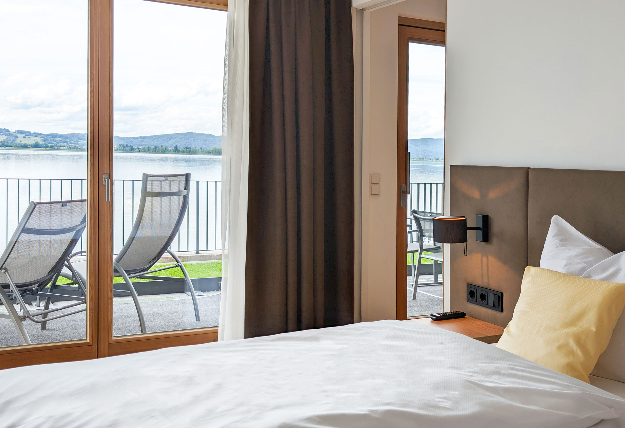 Seehaus Apartments, Schlafzimmer mit Blick auf den See